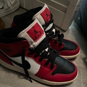 jordan 1s mids